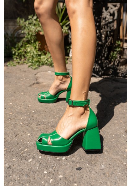 Carmen Kadin Siyah Platform Detay Topuklu Sandalet