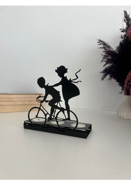 Bisikletli Kızlar Metal Şamdan Mumluk indirimleri