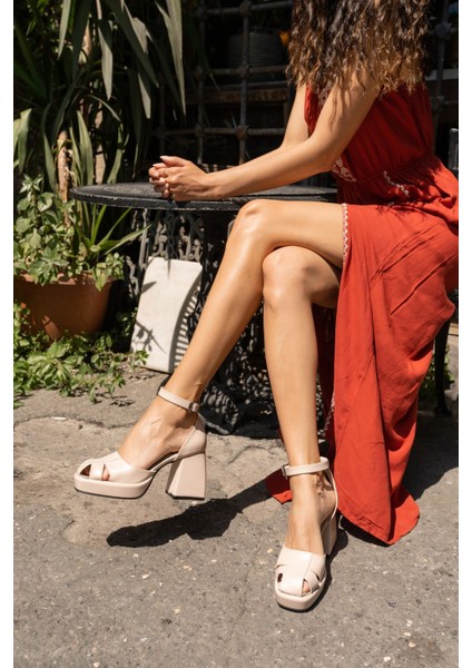 Carmen Kadin Siyah Platform Detay Topuklu Sandalet