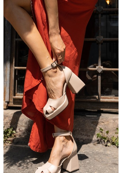 Carmen Kadin Siyah Platform Detay Topuklu Sandalet indirimleri