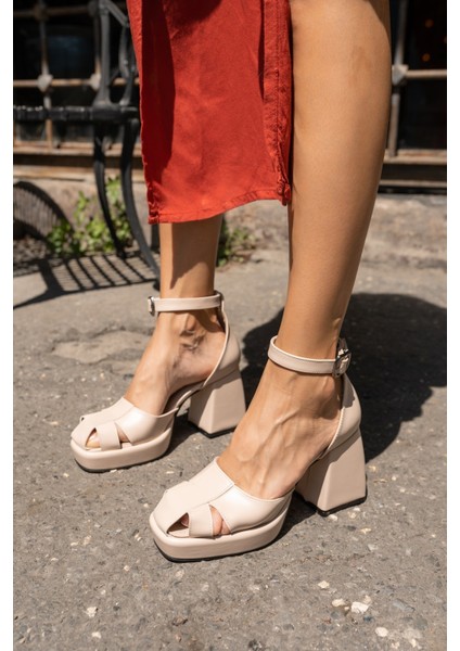 Carmen Kadin Siyah Platform Detay Topuklu Sandalet