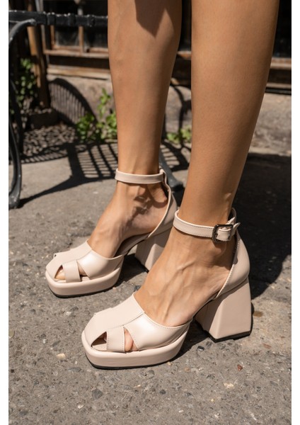 Carmen Kadin Siyah Platform Detay Topuklu Sandalet