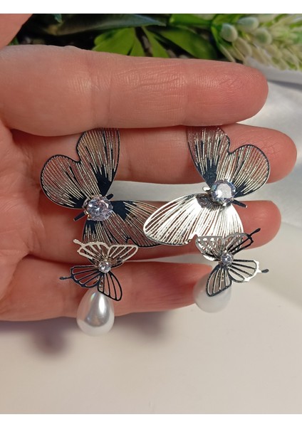 Kelebek Detaylı Silver Incili Çelik Sallantılı Küpe fiyatları