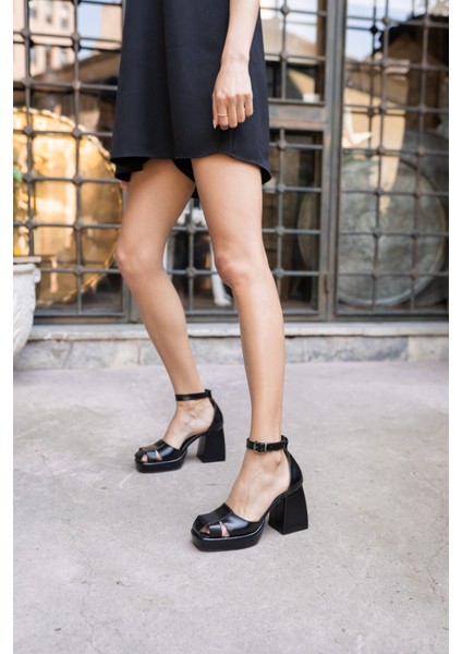 Carmen Kadin Siyah Platform Detay Topuklu Sandalet modelleri