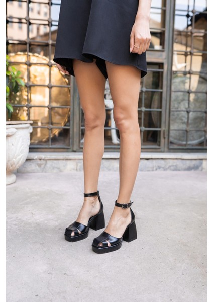 Carmen Kadin Siyah Platform Detay Topuklu Sandalet fırsatları