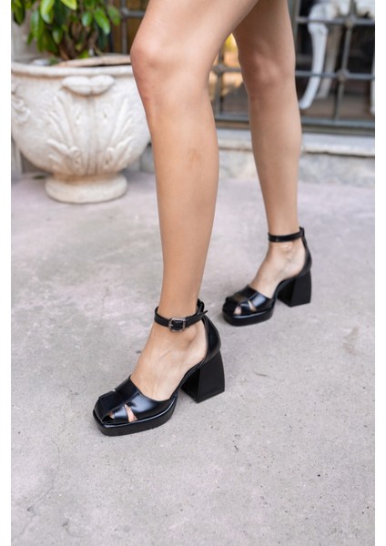 Carmen Kadin Siyah Platform Detay Topuklu Sandalet