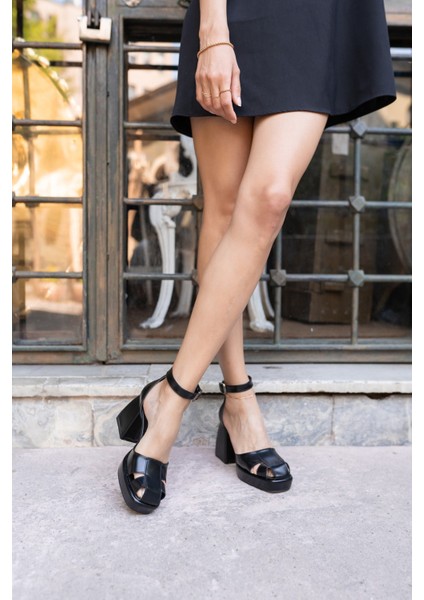 Carmen Kadin Siyah Platform Detay Topuklu Sandalet