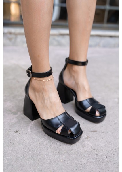 Carmen Kadin Siyah Platform Detay Topuklu Sandalet