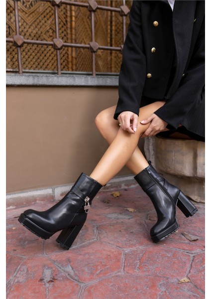 Lovers Kadın Siyah Kilit Detay Platform Bootie