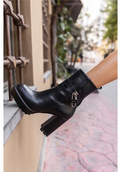 Lovers Kadın Siyah Kilit Detay Platform Bootie