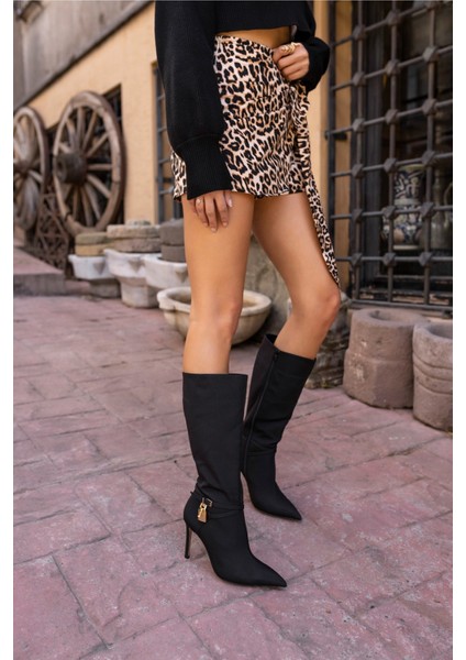 Pella Kadın Siyah Saten Kilit Detay Çizme