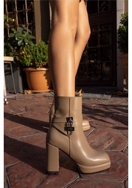 Lovers Kadın Siyah Kilit Detay Platform Bootie