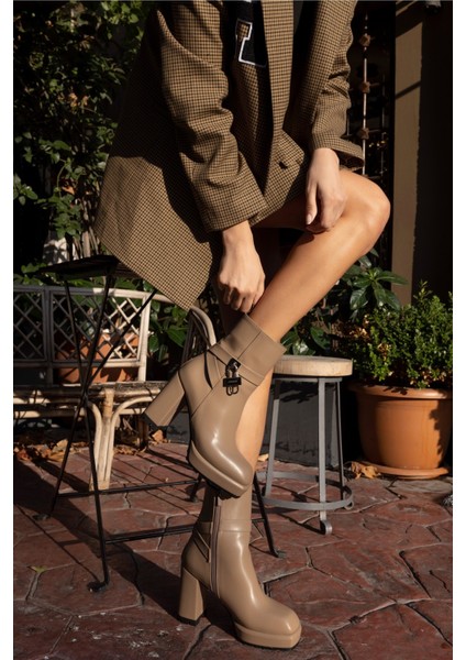 Lovers Kadın Siyah Kilit Detay Platform Bootie