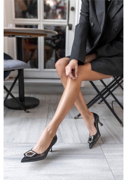 Kortez Kadin Siyah Taş Detay Topuklu Ayakkabi