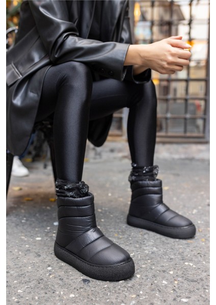 Lapis Kadin Siyah Parasut Kumaş Bot