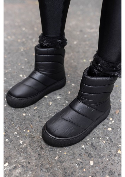 Lapis Kadin Siyah Parasut Kumaş Bot