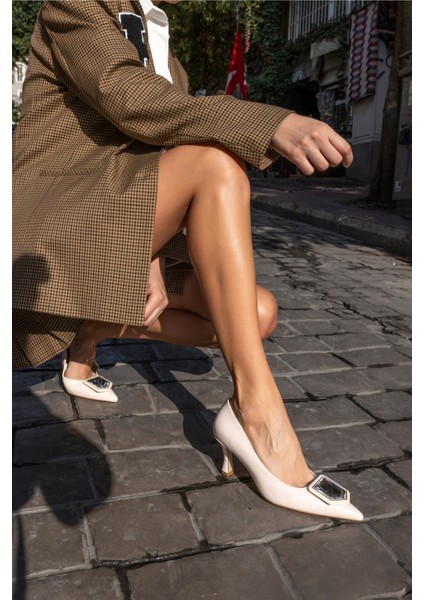 Kortez Kadin Siyah Taş Detay Topuklu Ayakkabi