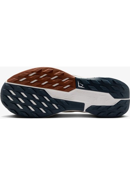 Pegasus Trail 5 Kadın Beyaz Koşu Ayakkabısı (Dar Kalıp) modelleri