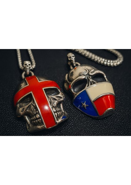 Motorcu Tarz – Kırmızı Haç Kurukafa / Bayrak Desenli ve Biker Erkek Kafatası Kolye modelleri