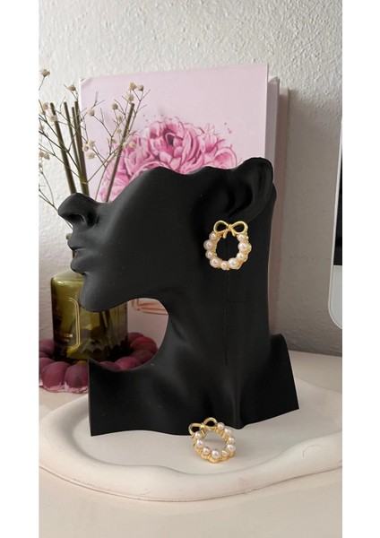 Zarafetin Işıltısı: Inci Detaylı Çelik Yuvarlak Küpe