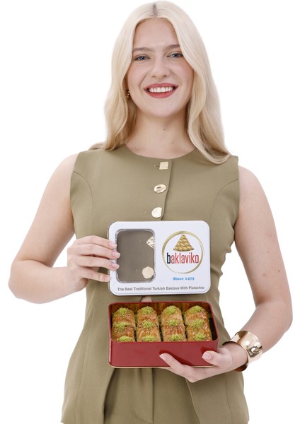 700 Gram Antep Fıstıklı Özel Kutu Baklava