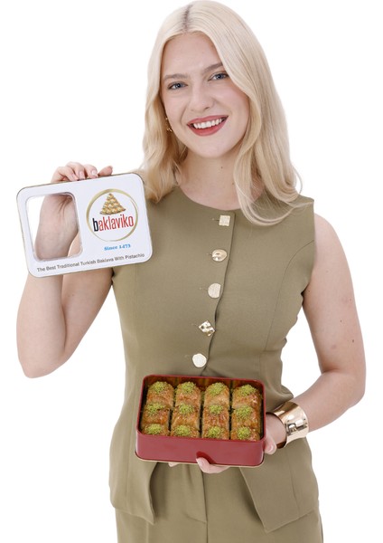 700 Gram Antep Fıstıklı Özel Kutu Baklava