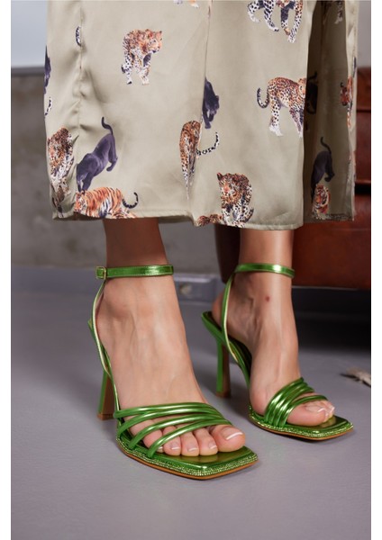 Tino Kadin Siyah Bantli Taş Detay Taban Topuklu Sandalet