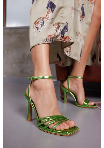 Tino Kadin Siyah Bantli Taş Detay Taban Topuklu Sandalet