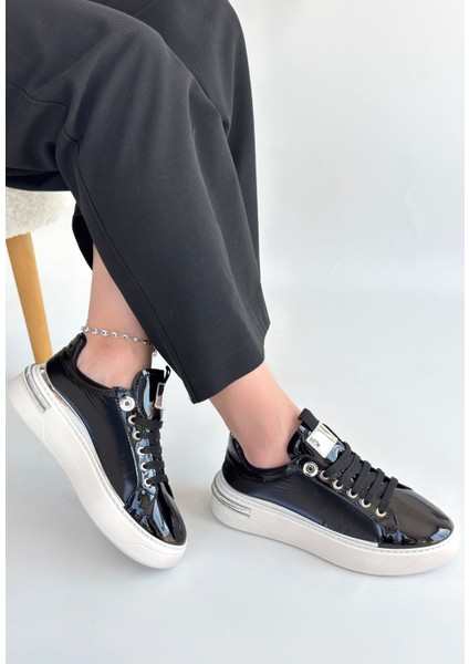 Beyaz Tabanlı Paraşüt Detaylı Ortopedik Bağcıklı Spor Ayakkabı Rugan Siyah Topuk Boyu 3 cm