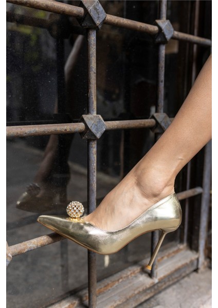 Leonor Kadin Altin Ithal Aksesuar Topuklu Ayakkabi modelleri