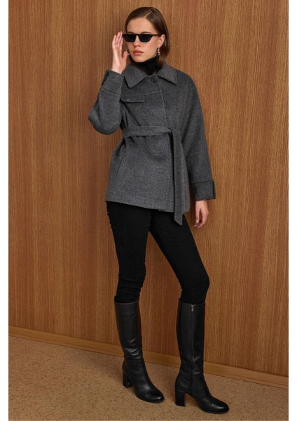 Gömlek Yaka Kuşak Detaylı Oversize Kısa Kaban KOYU GRİ 3155