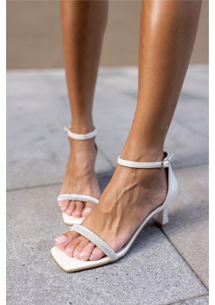 Kadın Sedef Beyaz Taş Detay Topuklu Sandalet
