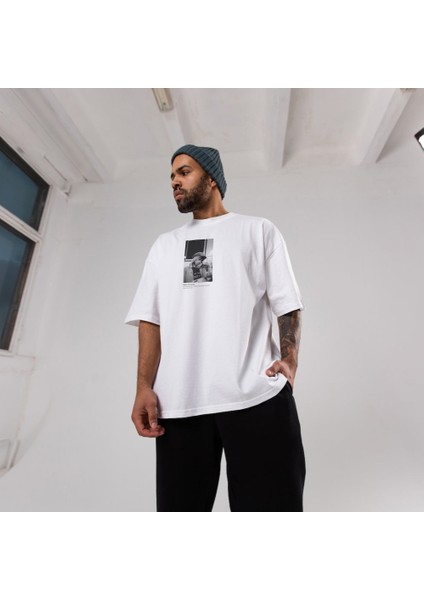 Keith Richards Backstage At Madison Square Garden New York 1975 Oversize Tişört - Beyaz fiyatları