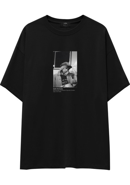 Keith Richards Backstage At Madison Square Garden New York 1975 Oversize Tişört - Siyah