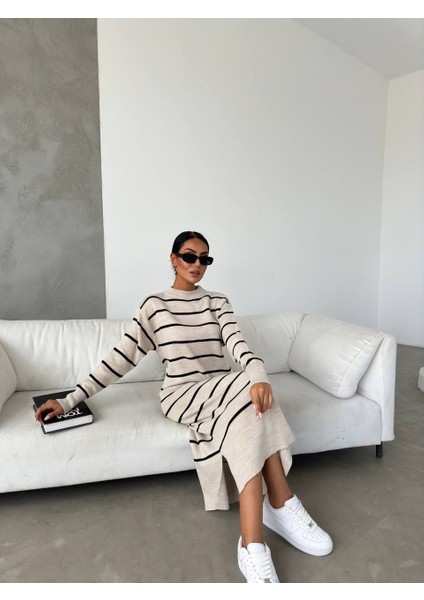 Bisiklet Yaka Uzun Kollu Çizgili Yandan Yırtmaçlı Uzun Triko Elbise