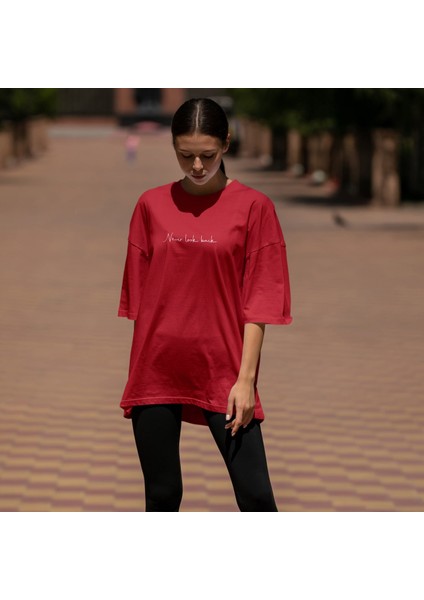 Never Look Back Oversize Tişört - Kırmızı fiyatları