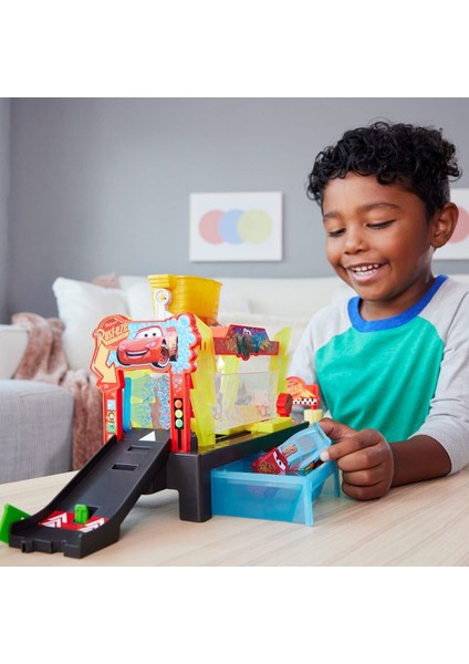 JBM70 Cars Renk Değiştiren McQueen ile Yıkama Oyun Seti