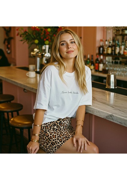 Never Look Back Oversize Tişört - Beyaz fiyatları