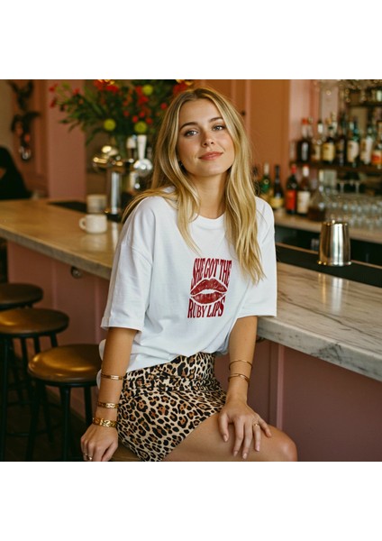 Ruby Lips Oversize Tişört - Beyaz fiyatları