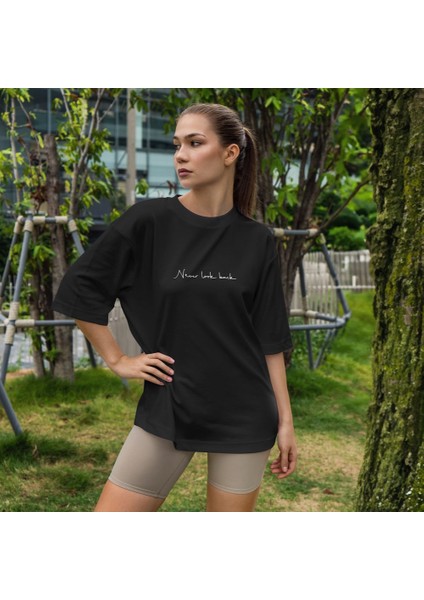 Never Look Back Oversize Tişört - Siyah fiyatları