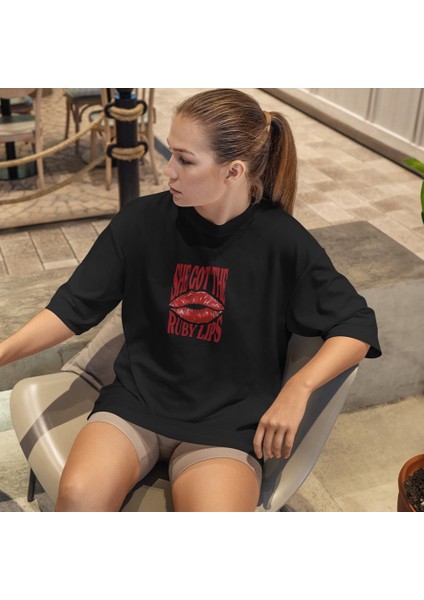 Ruby Lips Oversize Tişört - Siyah fiyatları