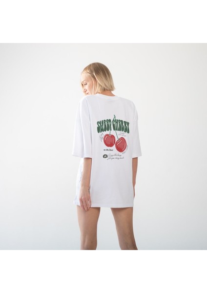 Sweet Cherry Oversize Tişört - Beyaz fırsatları