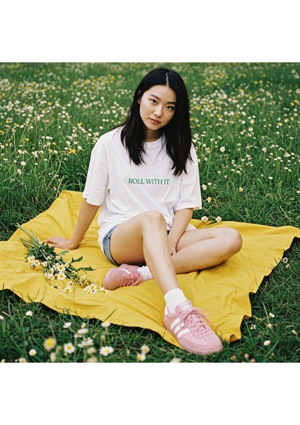 Roll With It Oversize Tişört - Beyaz modelleri