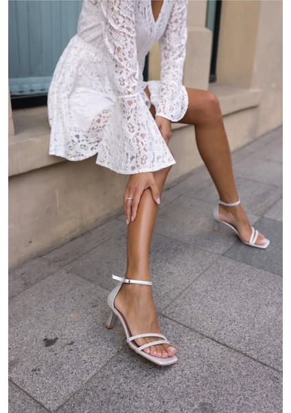 Gracia Kadın Bej Saten Taş Detay Topuklu Sandalet