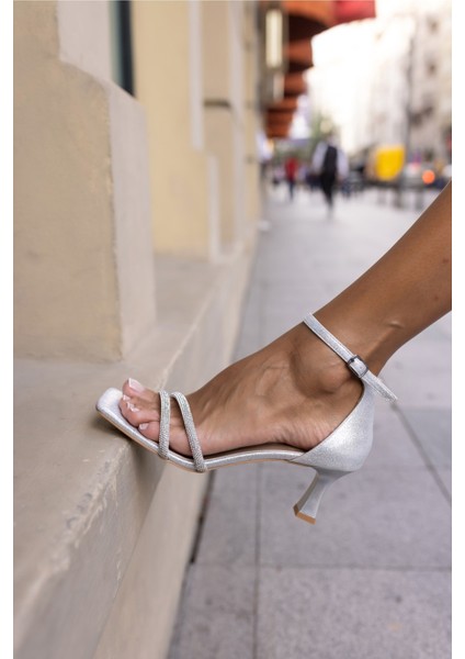 Gracia Kadın Bej Saten Taş Detay Topuklu Sandalet