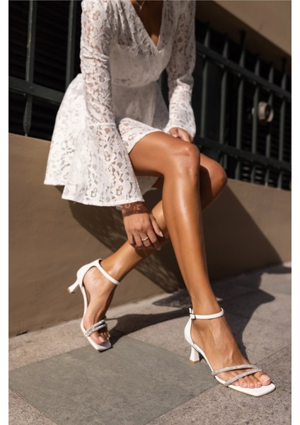 Gracia Kadın Bej Saten Taş Detay Topuklu Sandalet