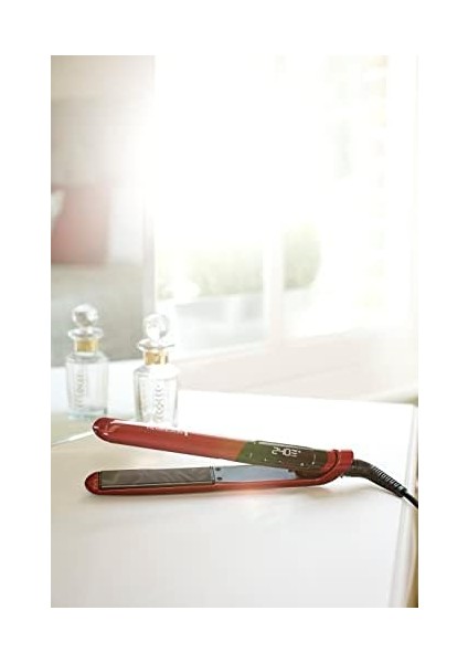 Remington Saç Düzleştirici Silk (Kadifemsi Pürüzsüz ve Parlak Saçlar Için Ipek Proteinli Çift Katmanlı Seramik Kaplama) LCD Ekran, 150-235°C, Maks. 30 Saniye 240°C, Düzleştirici S9600 modelleri