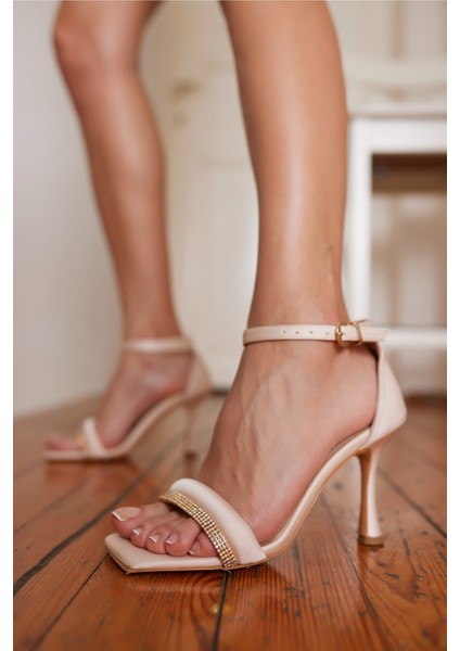 Kadın Bej Saten Taş Detay Bantli Topuklu Sandalet
