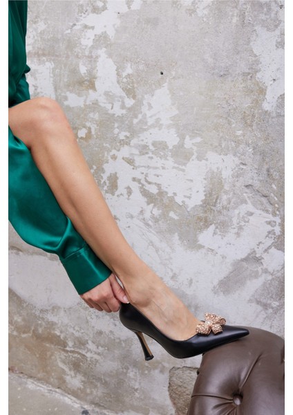 Crispin Kadin Siyah Topuklu Ayakkabi fırsatları