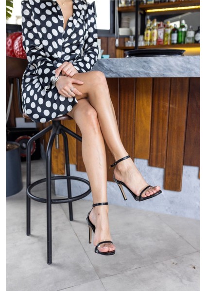 Aryan Kadin Gumus Seffaf Tek Bant Topuklu Ayakkabi fiyatları